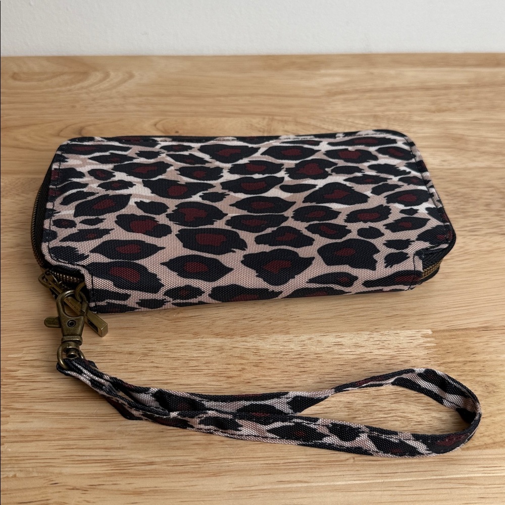 Travelon | Animal Print Wristlet with Strap | NWOT - Picture 10 of 14